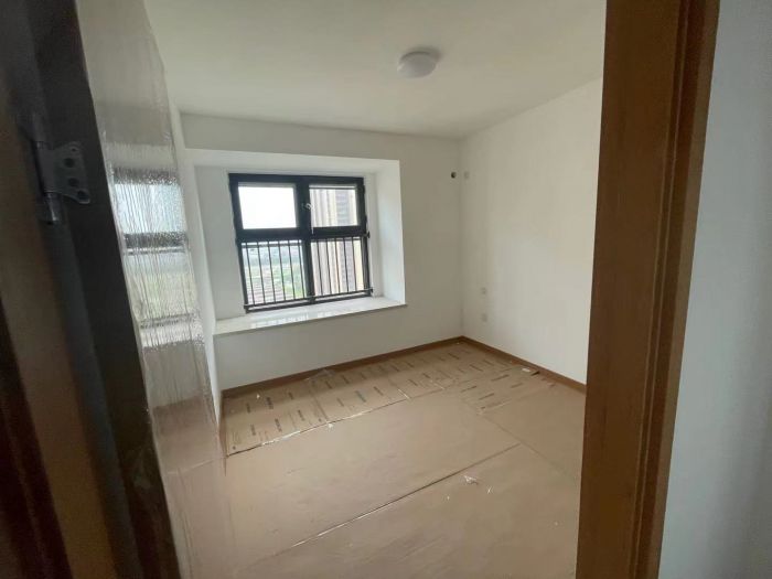 绿地新里城 3室2厅1卫 98m&sup2;
