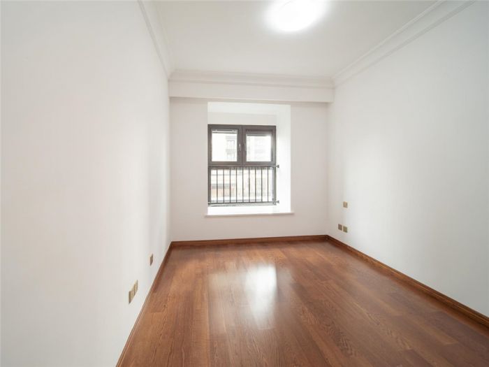 雍华府 4室2厅2卫 136m&sup2;