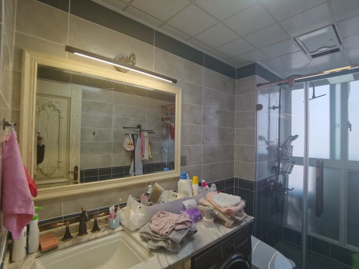 中南世纪花城三期 3室2厅2卫 135m&sup2;