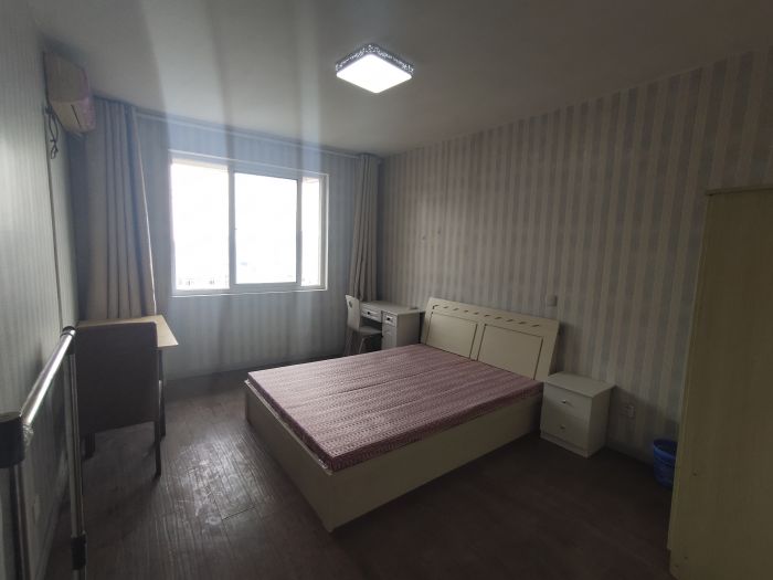 新港花苑 5室1厅2卫 135m&sup2;