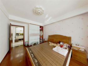 星通花园 3室2厅2卫 138m&sup2;
