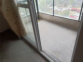 春天花园 1室1厅1卫 57m&sup2;
