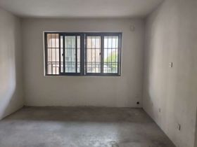 朝阳花苑 3室2厅2卫 139m&sup2;