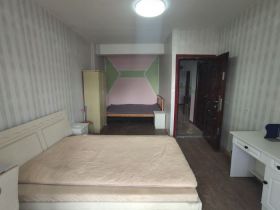 新港花苑 5室1厅2卫 135m&sup2;