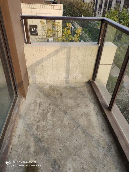 绿地新里城 4室2厅2卫 140m&sup2;