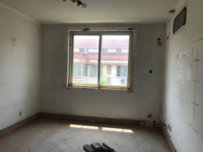 外滩小区 5室3厅2卫 222m²