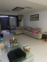 高迪晶城 3室2厅1卫 156m&sup2;