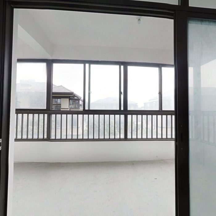 万濠山庄 3室2厅2卫 143m&sup2;