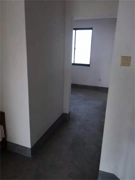 星湖花园 3室2厅2卫 205.3m&sup2;