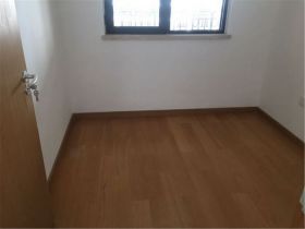 绿地新里城 3室2厅1卫 95m&sup2;