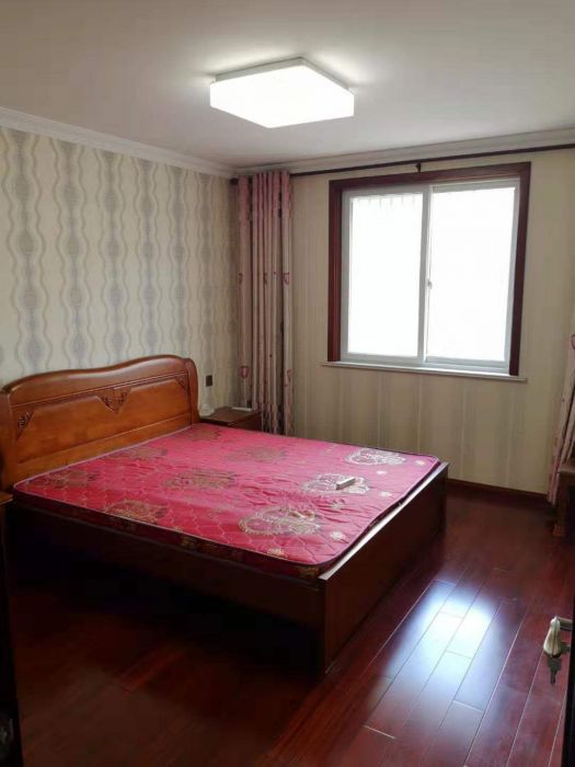 天山花苑 3室2厅1卫 133m&sup2;