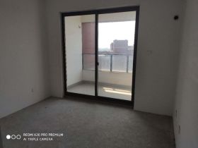 万濠星城 5室2厅2卫 200m&sup2;