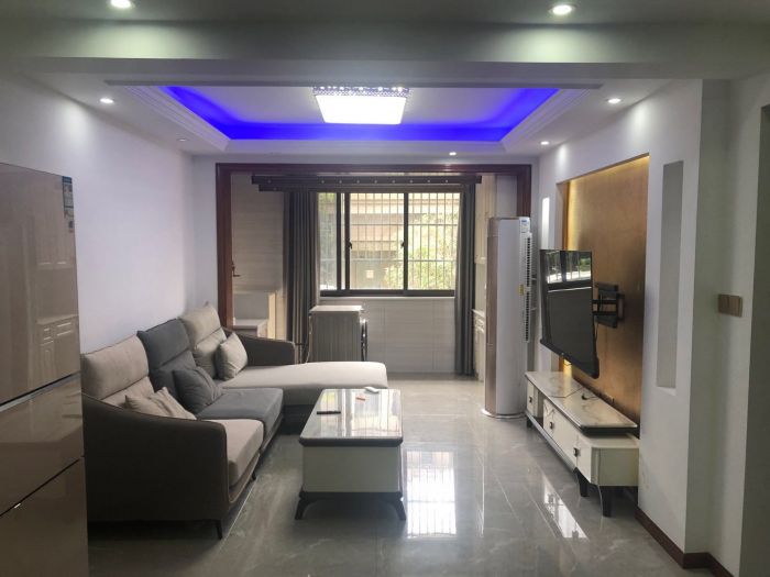 世家花园 1室2厅1卫 72m&sup2;