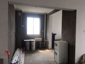 启秀花园 4室2厅2卫 212.00m&sup2;