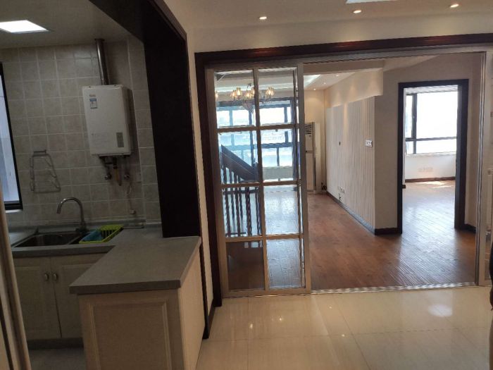 万通城 3室2厅2卫 135m&sup2;