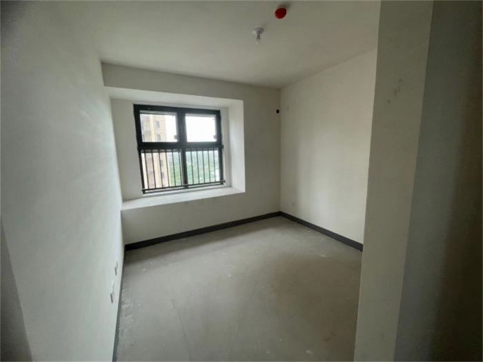 绿地新里城 3室2厅1卫 90m&sup2;