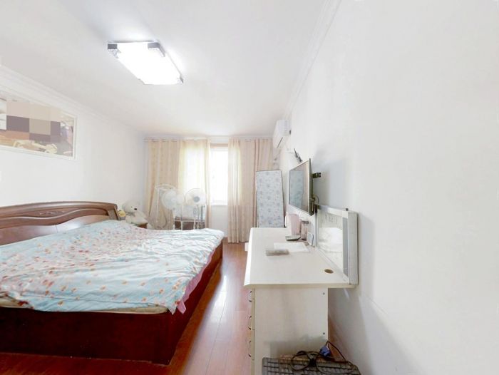 滨河东城 3室2厅2卫 140m&sup2;