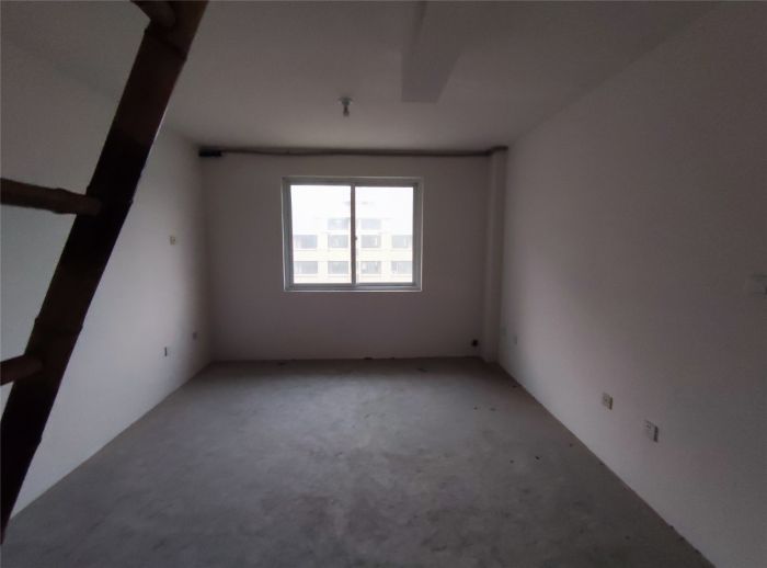 世家花园 3室2厅1卫 120m&sup2;