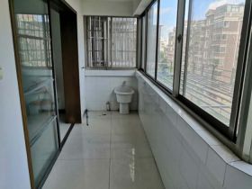 前景花苑 3室2厅1卫 137m&sup2;