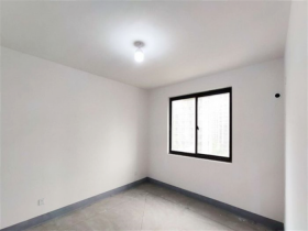 兴石花园 4室2厅2卫 142m&sup2;