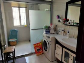 春晖花园 3室2厅2卫 136m&sup2;