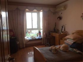 光明南村 5室2厅1卫 191m&sup2;