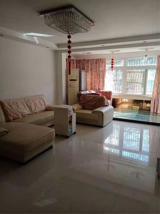春晖花园 3室2厅2卫 136m&sup2;