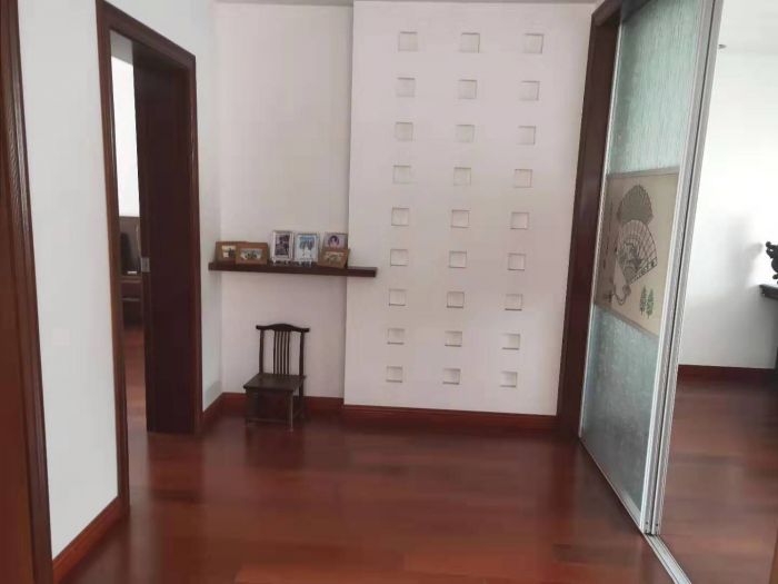 星湖花园 4室2厅2卫 196m&sup2;
