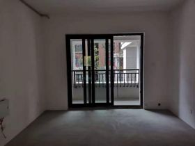 星湖郡 1室2厅2卫 90m²
