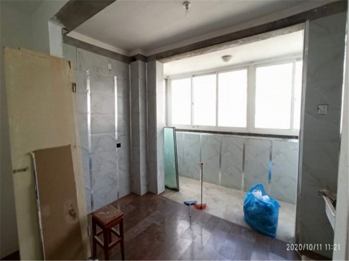 天山花苑 6室厅卫 245m&sup2;