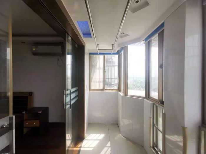 天都花苑 3室2厅2卫 90.00m&sup2;