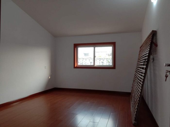 新华佳园 4室2厅1卫 142.91m&sup2;