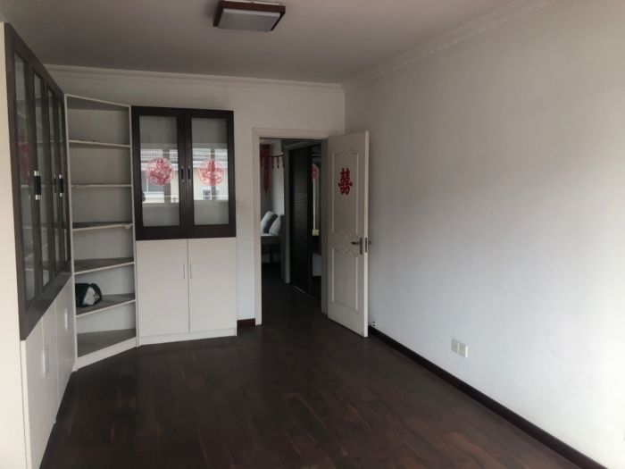 紫东花苑 5室1厅1卫 198m&sup2;