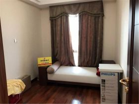凤凰莱茵苑 4室2厅2卫 180m&sup2;
