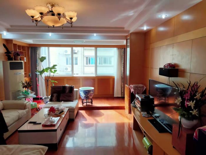 光明东村 4室2厅2卫 143.9m&sup2;
