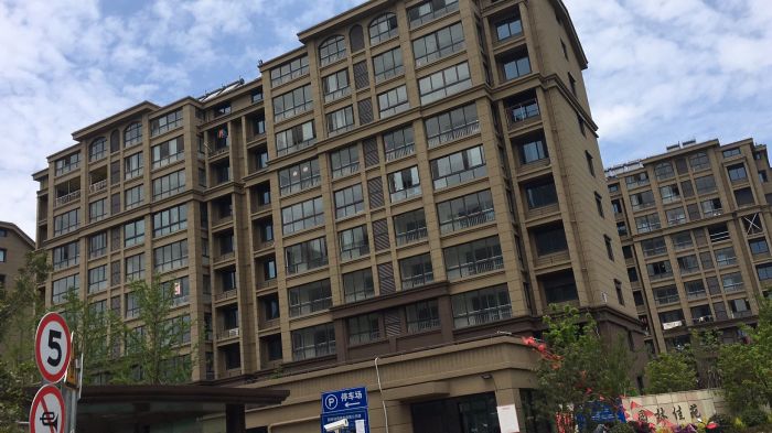 华侨花苑 4室1厅2卫 140m&sup2;