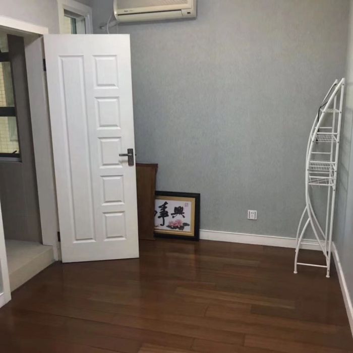 天地华庭 3室2厅2卫 156m&sup2;