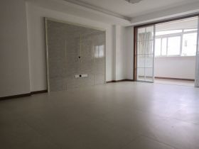 春晖花园 3室2厅1卫 135m&sup2;