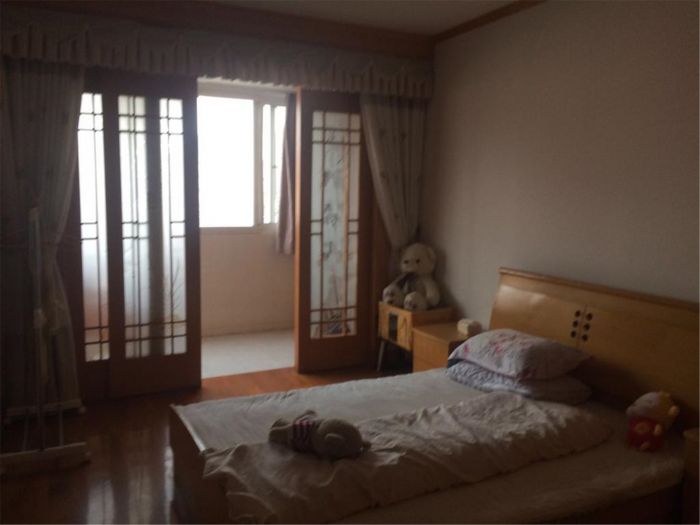 光明南村 5室2厅1卫 191m&sup2;
