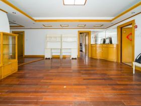 金鑫苑 4室2厅2卫 169.7m&sup2;
