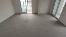 中港翡翠城 3室2厅2卫 127m²
