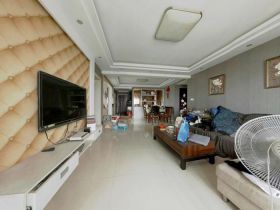 海尚家园东区 3室2厅2卫 126.00m&sup2;