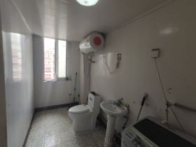 新港花苑 5室1厅2卫 135m&sup2;