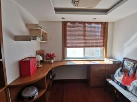 五一新村 3室2厅1卫 142m&sup2;