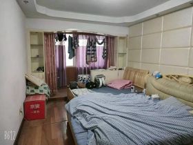 新龙花苑 3室2厅1卫 140m&sup2;