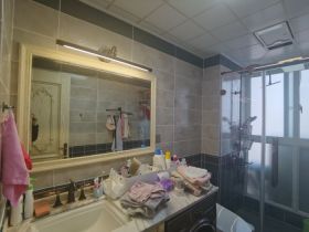 中南世纪花城三期 3室2厅2卫 135m&sup2;
