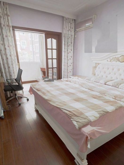 启秀花园 3室2厅2卫 158.40m&sup2;