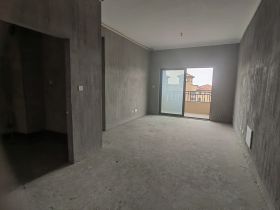 华强城 3室2厅1卫 105m²