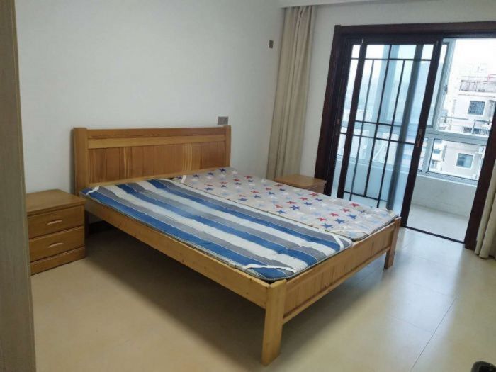 东晖花园 4室2厅2卫 130m&sup2;