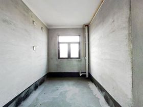 华强城 4室2厅2卫 158m²
